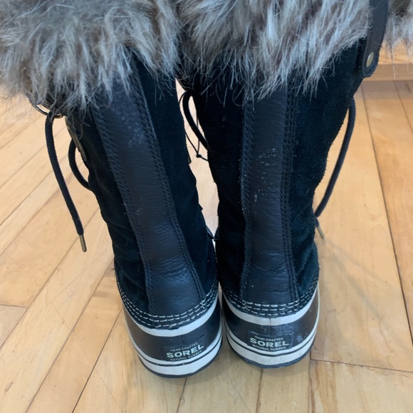 Sorel boots - Picture 2 of 4
